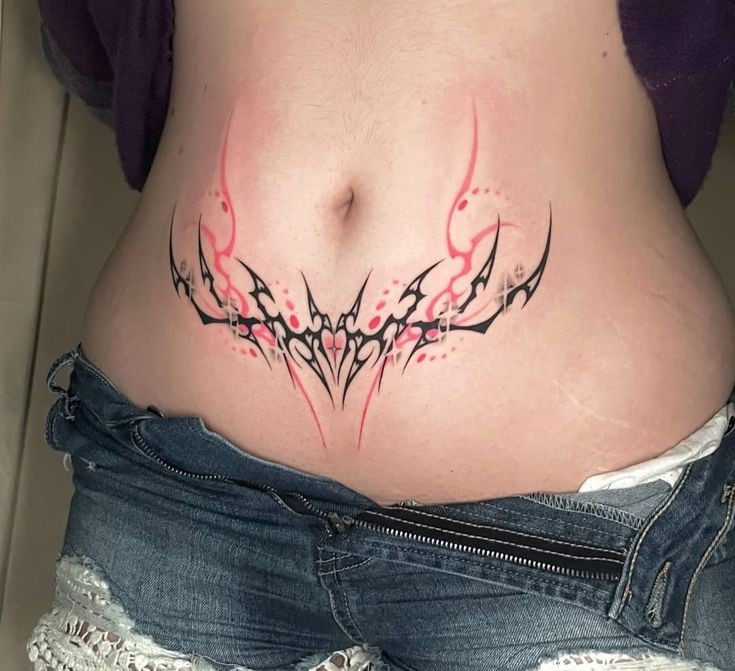 Mẫu hình xăm hõm Venus và bụng dưới