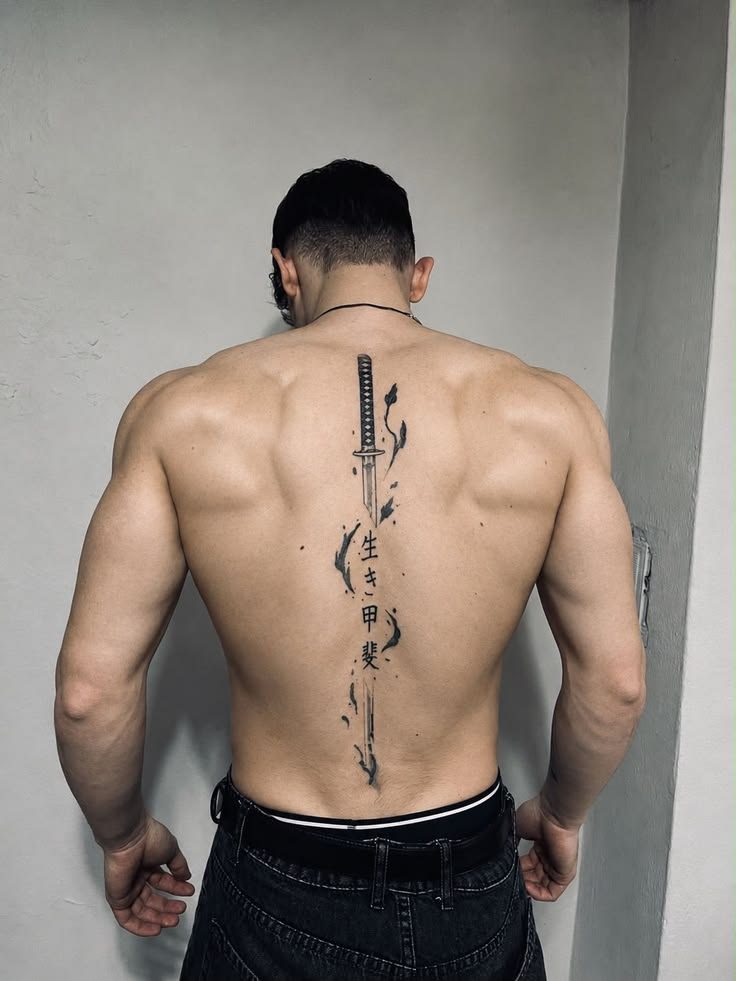 Mẫu hình xăm dọc sống lưng