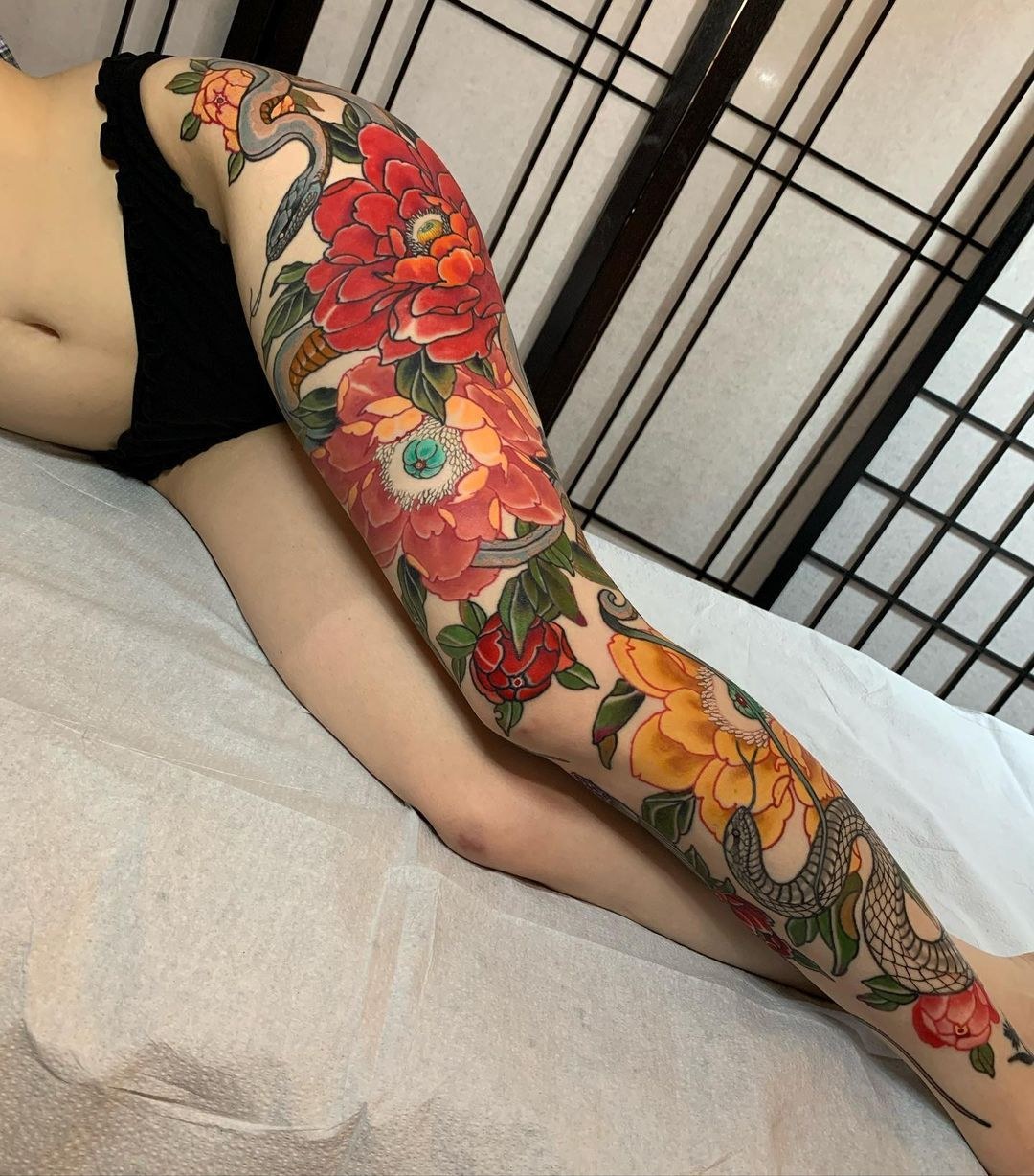 Mẫu hình xăm full chân nữ