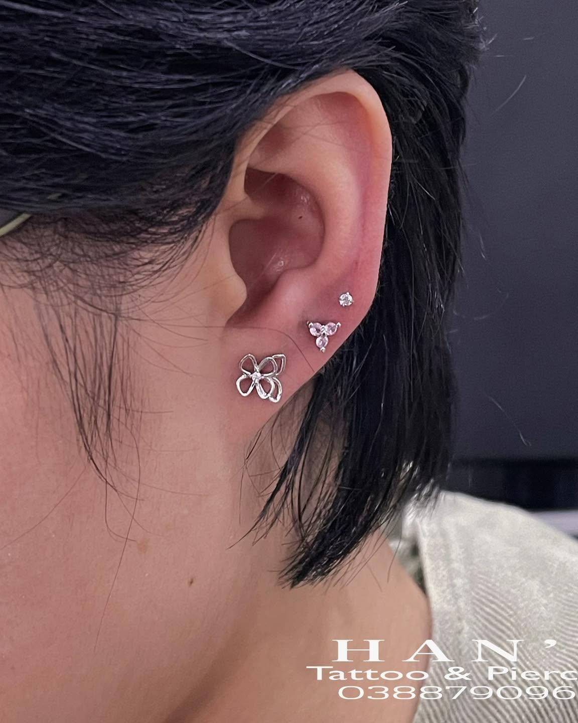 Xỏ khuyên sụn tai và dái tai phối hoa tại HAN's